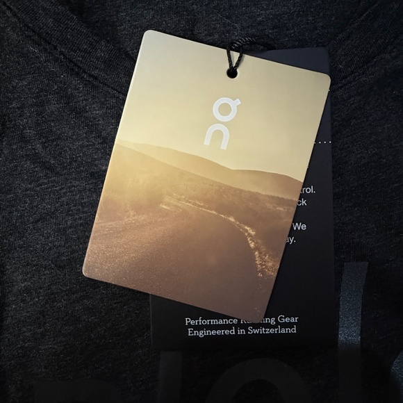 On™Cloud Women's R.O.C. Run On Clouds T-Shirt in Black XL NWT - Picture 5 of 8